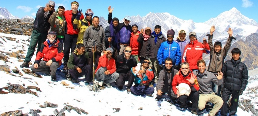 Наши гиды и носильщики -  High Himalayan Trekking and Expedition's guides and porters team
